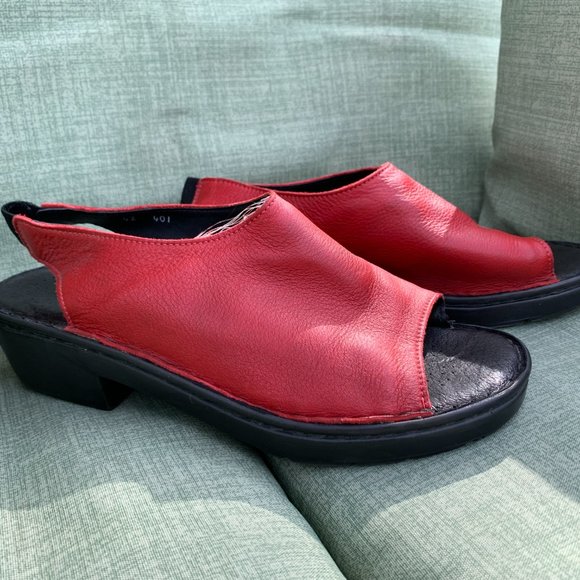 Zeeta Ladies size 42 Red Leather Open Toe Sandals with 1 1/2" Heel - Picture 1 of 7